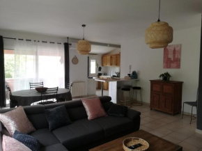 Superbe appartement de 90m2 à Uzes super équipé avec Garage et grand parking privatif